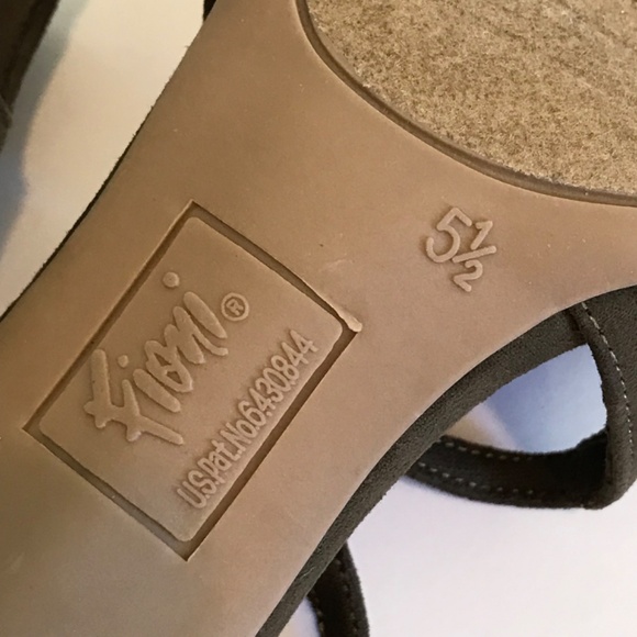 FIONI Clothing Green Kitten Heels with Crisscross Straps - Picture 13 of 16